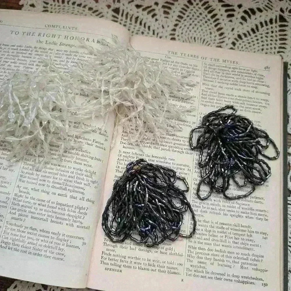 Pair of vintage 1950s sparkle clip on earrings - Picture 1 of 8